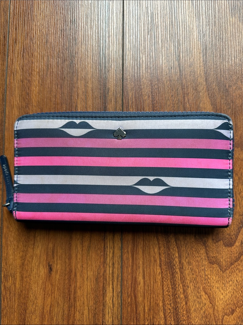 ♠️♠️EUC kate spade Navy, Pink & Light Pink Striped Lip Zip Wallet♠️♠️